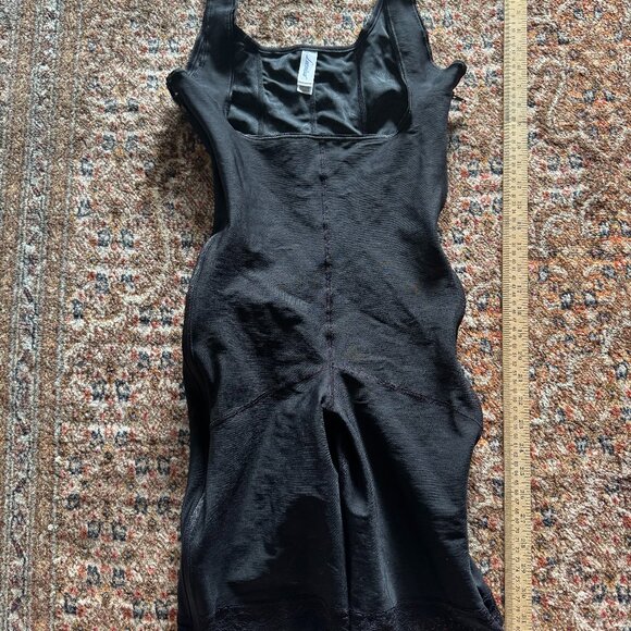 Leonisa Full Body Shaper Bodysuit Booty lifter Straps Side Zipper Med - Picture 1 of 12